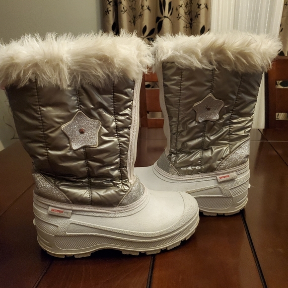 Girls winter boots size 4 - Picture 5 of 5